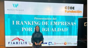Patricia García recibe el galardón del ranking de empresas por la igualdad